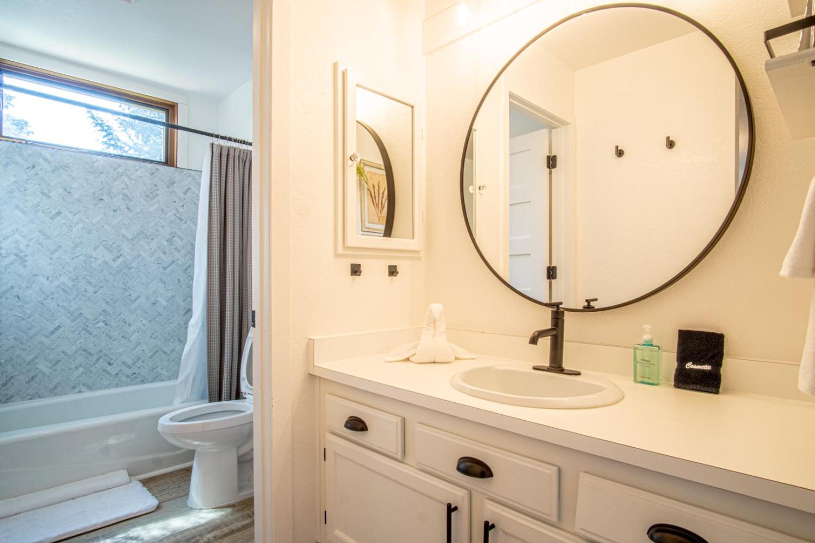 Sunburst 33 - 3BD + Loft + Resort Amenities