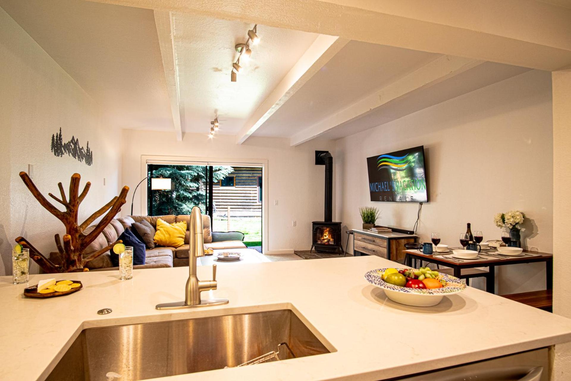 Downtown Ketchum Condo - Walk to Ski Lifts!