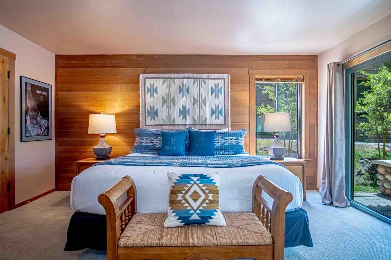 Snow Creek 1557 - Pool & Hot Tub + Ski-in/Ski-out