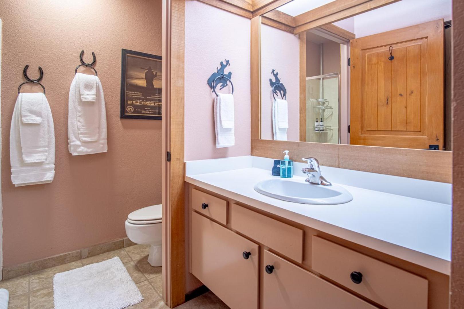 Snow Creek 1557 - Pool & Hot Tub + Ski-in/Ski-out