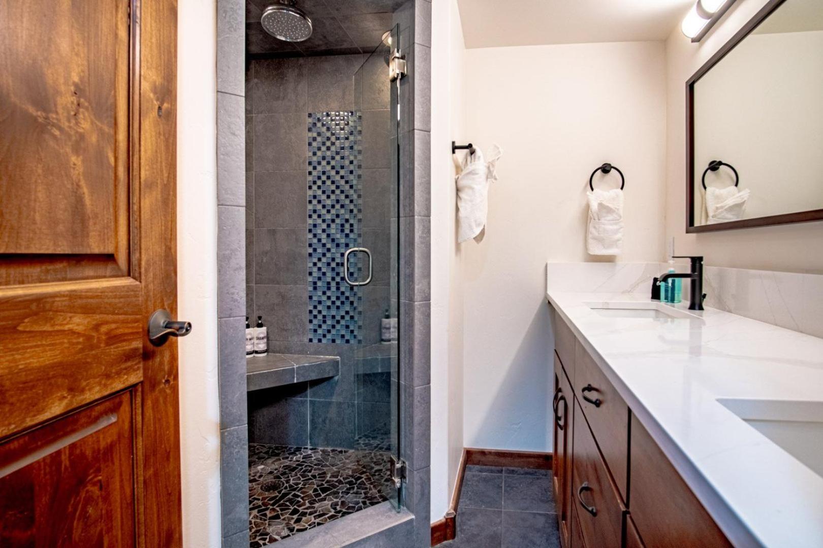 3BD Warm Springs Ski Condo - Hot Tub, Walk to Ski Lifts!