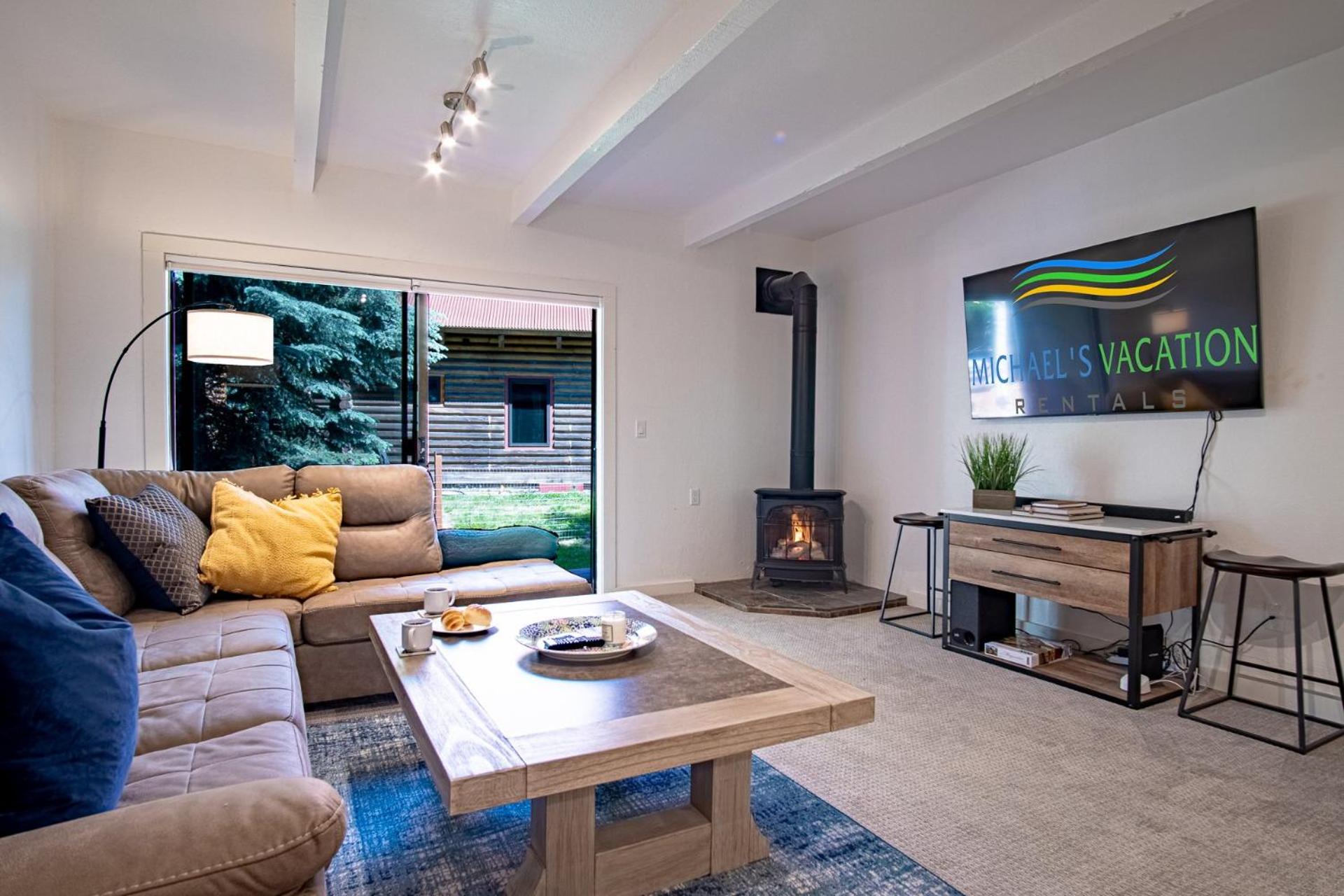 Downtown Ketchum Condo - Walk to Ski Lifts!
