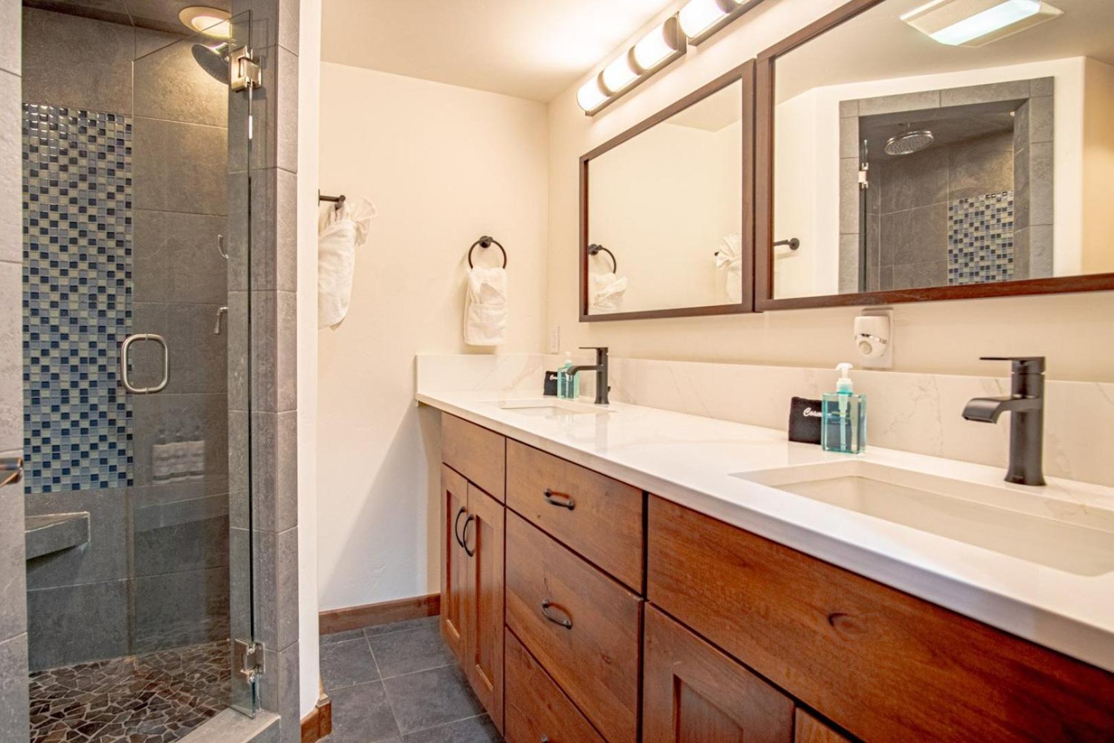 3BD Warm Springs Ski Condo - Hot Tub, Walk to Ski Lifts!
