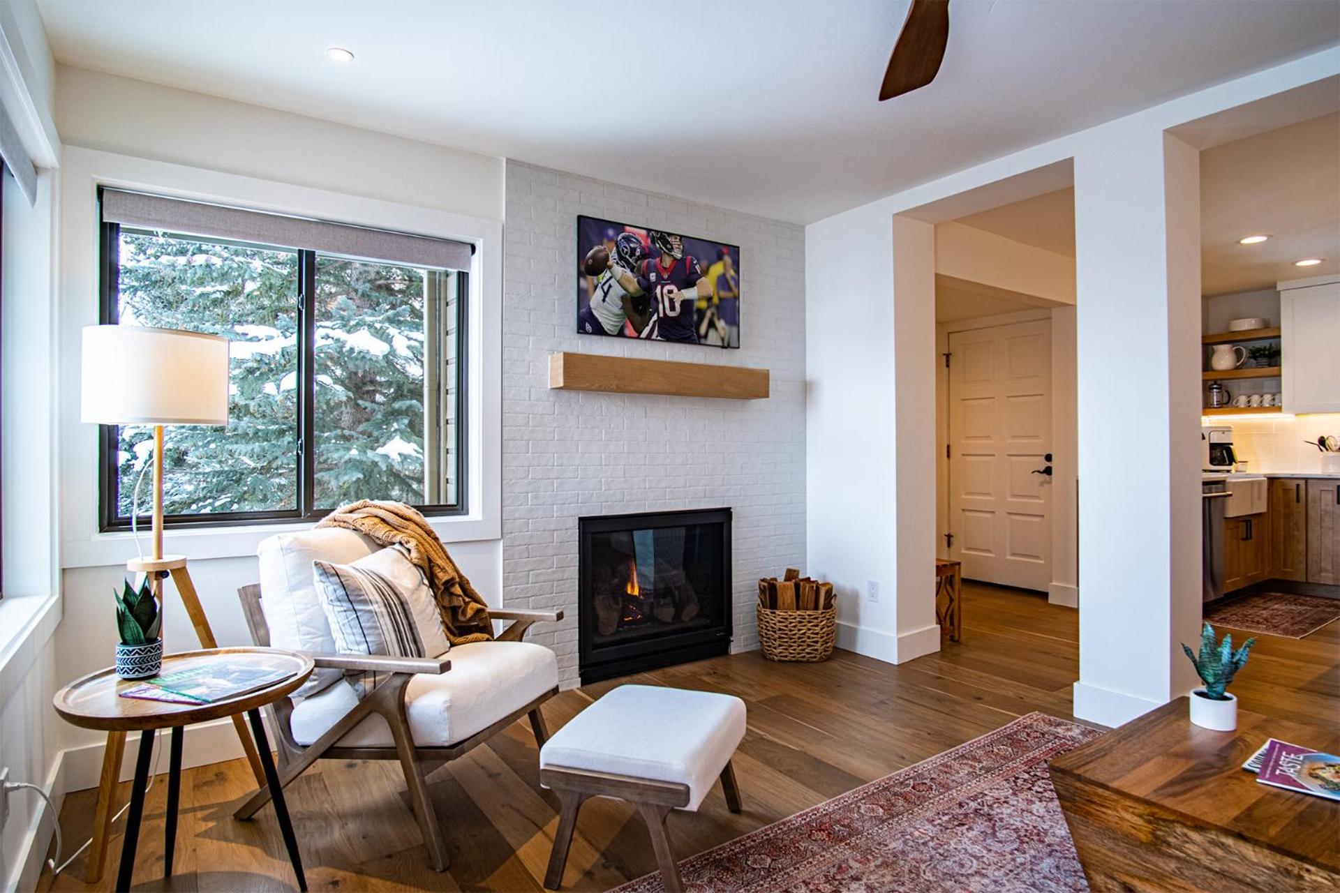 Classy, contemporary, cozy, Sun Valley con with Community & Resort Amenities
