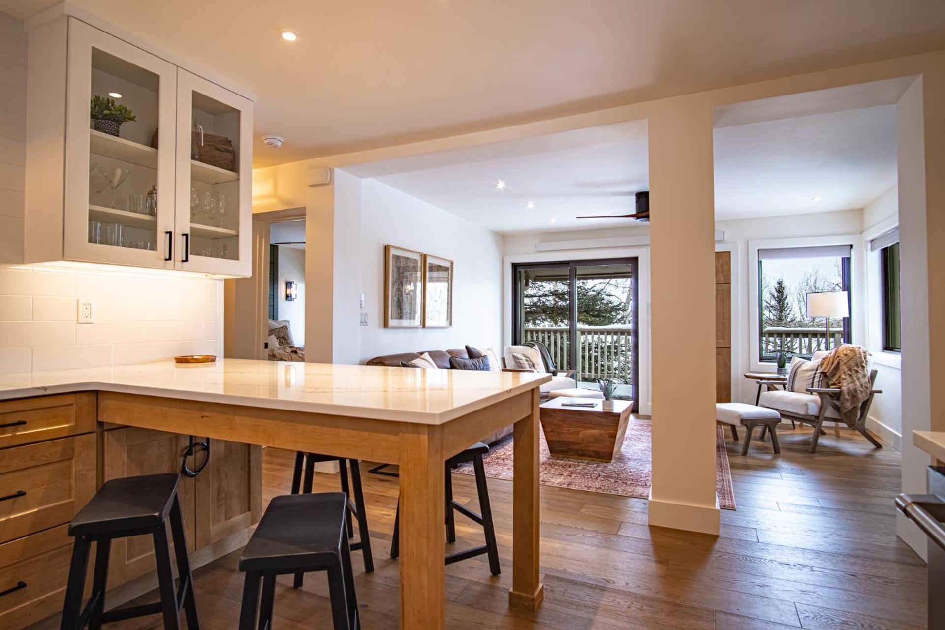 Classy, contemporary, cozy, Sun Valley con with Community & Resort Amenities