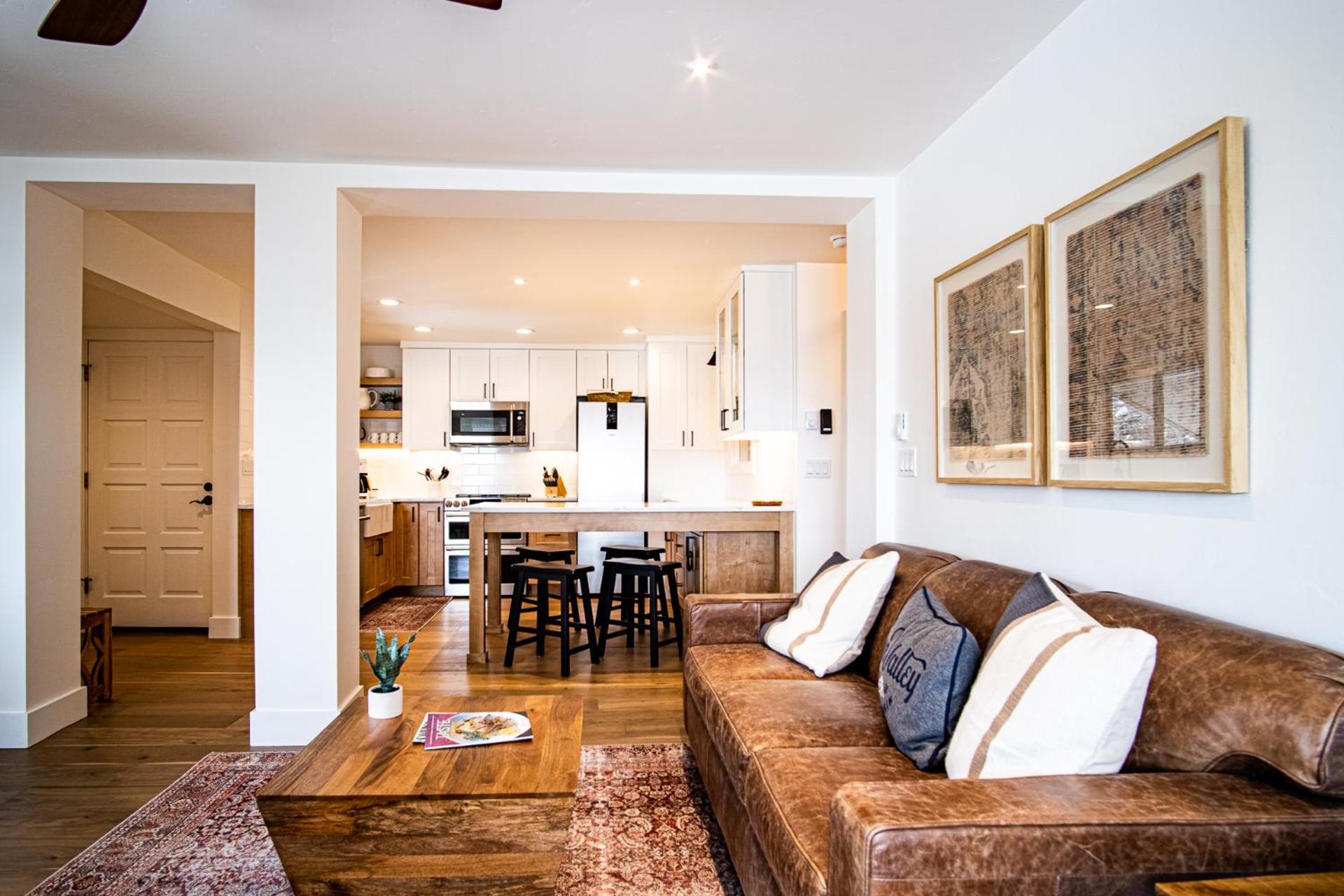 Classy, contemporary, cozy, Sun Valley con with Community & Resort Amenities