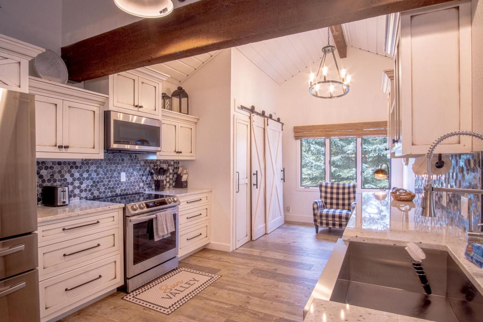 Sunburst 33 - 3BD + Loft + Resort Amenities