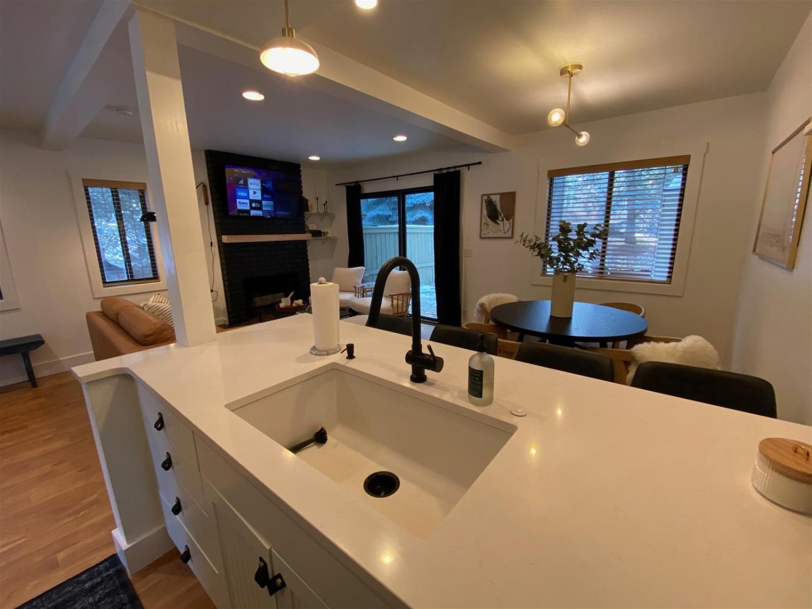 Andora Villa #123 Newly Remodeled 2 BR / 2Bath, Centrally Located, Close to Town Center