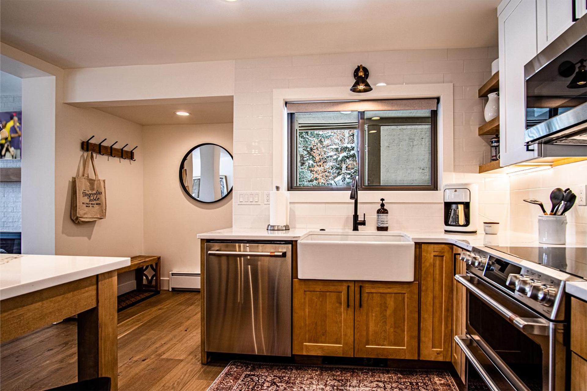 Classy, contemporary, cozy, Sun Valley con with Community & Resort Amenities