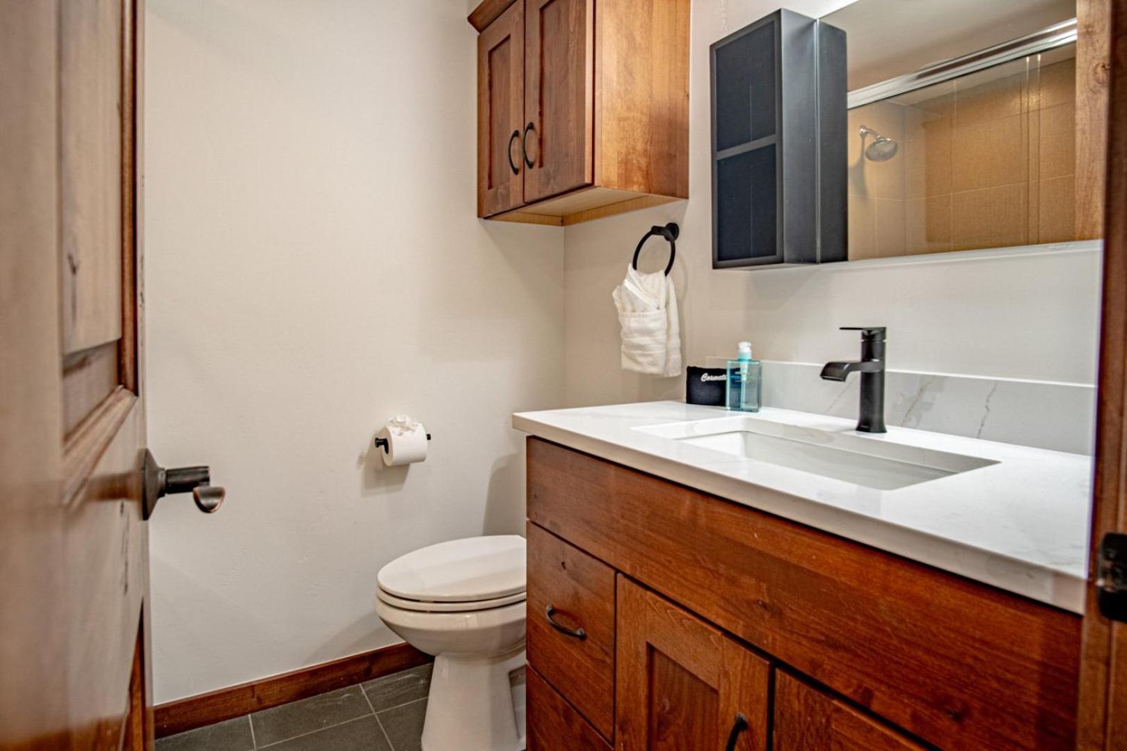 3BD Warm Springs Ski Condo - Hot Tub, Walk to Ski Lifts!