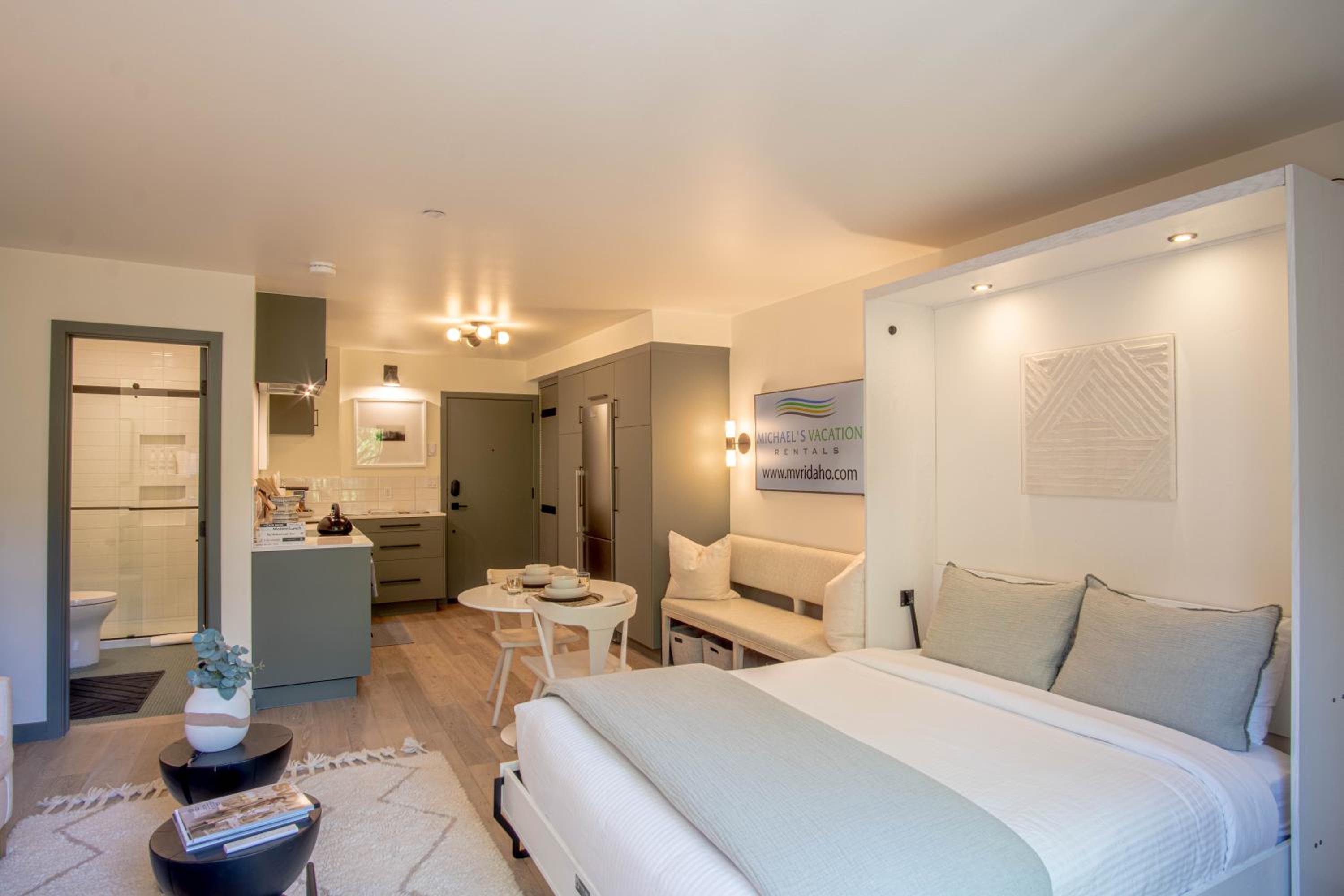 Angani Studio - Elkhorn Resort Amenities Included