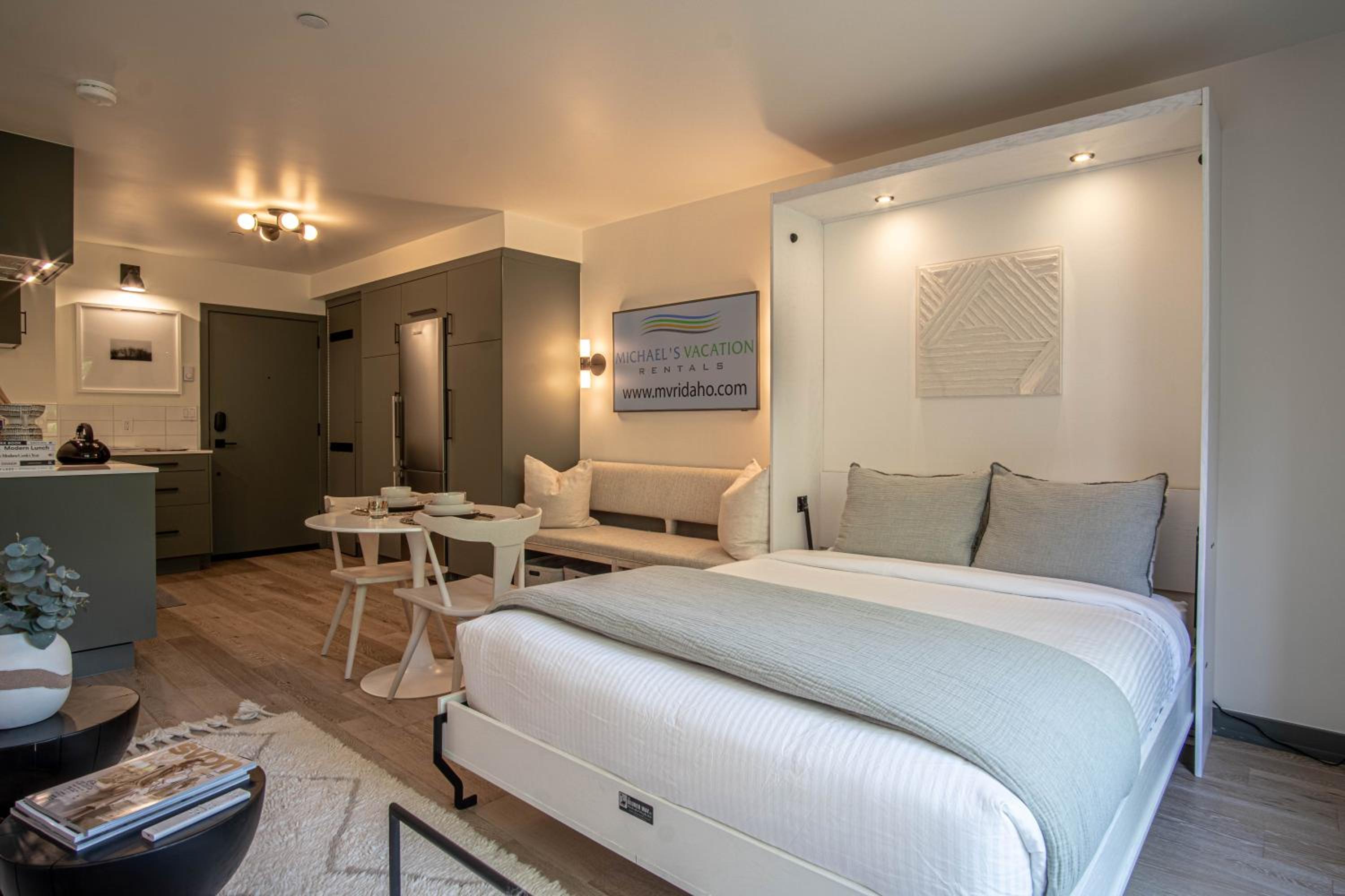 Angani Studio - Elkhorn Resort Amenities Included