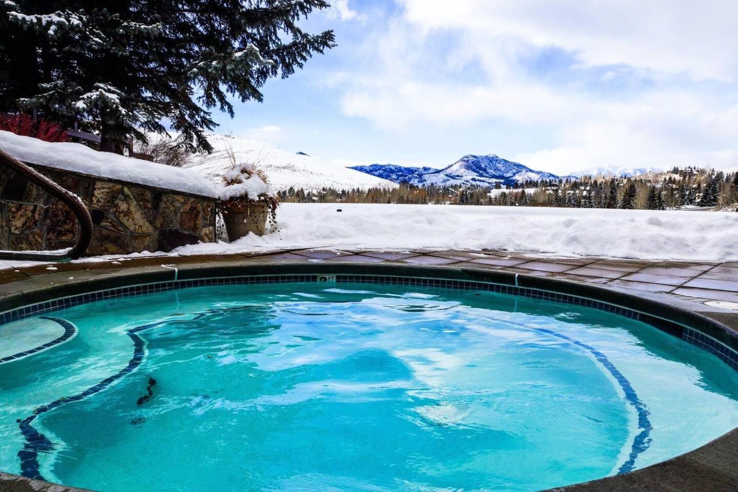 Classy, contemporary, cozy, Sun Valley con with Community & Resort Amenities