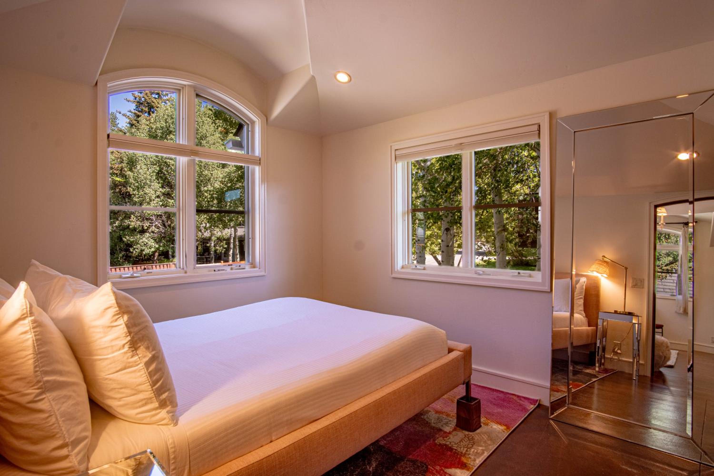 Chateau Du Soleil- Luxury Home near Ski Lifts & Downtown Ketchum!