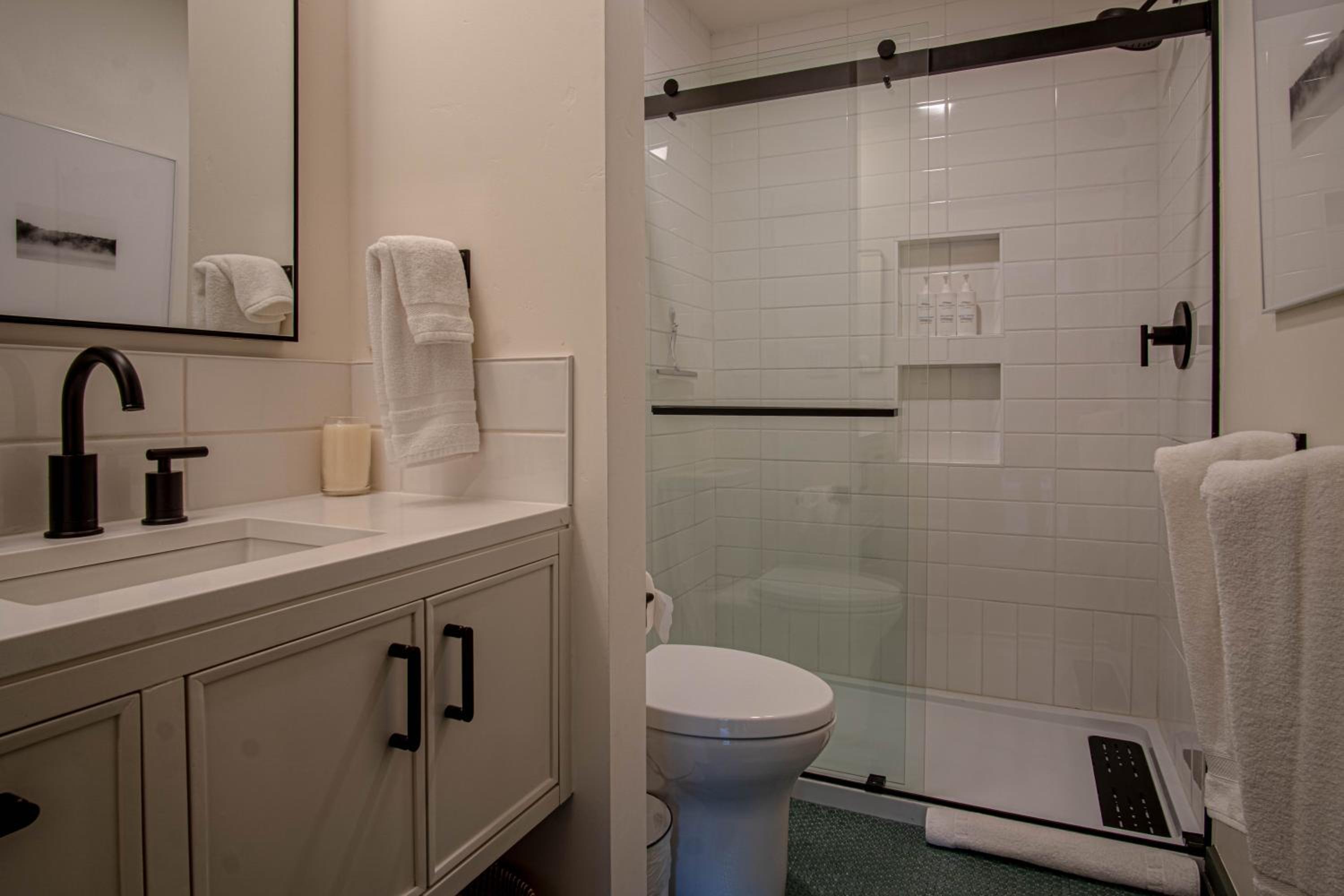 Angani Studio - Elkhorn Resort Amenities Included