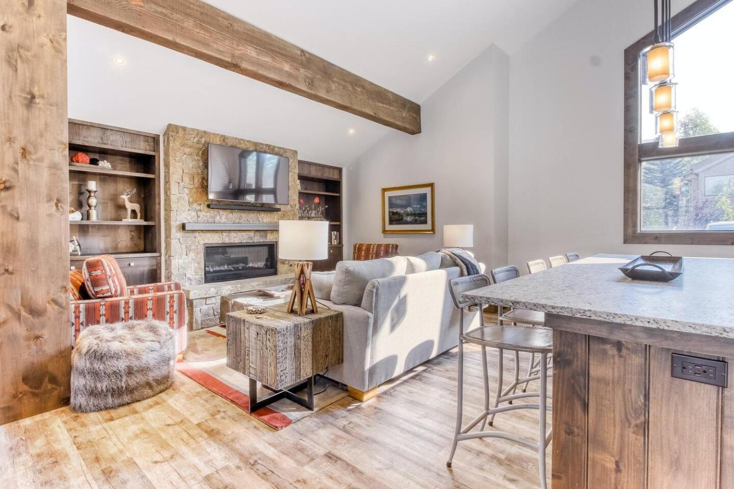 Snow Creek 1541 - Ski-in/Ski-out + Pool & Hot Tub