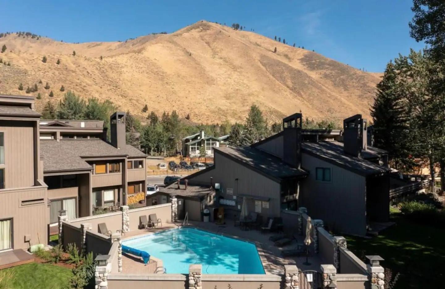 Ski-in/Ski-out to Baldy + Outdoor Pool