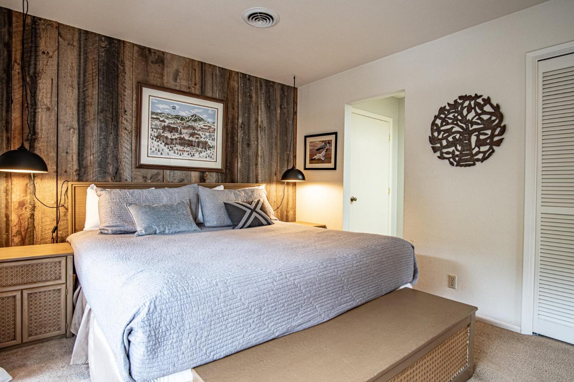 Sawtooth Ski Condo - Hot Tub + Walk to Ski Slopes!