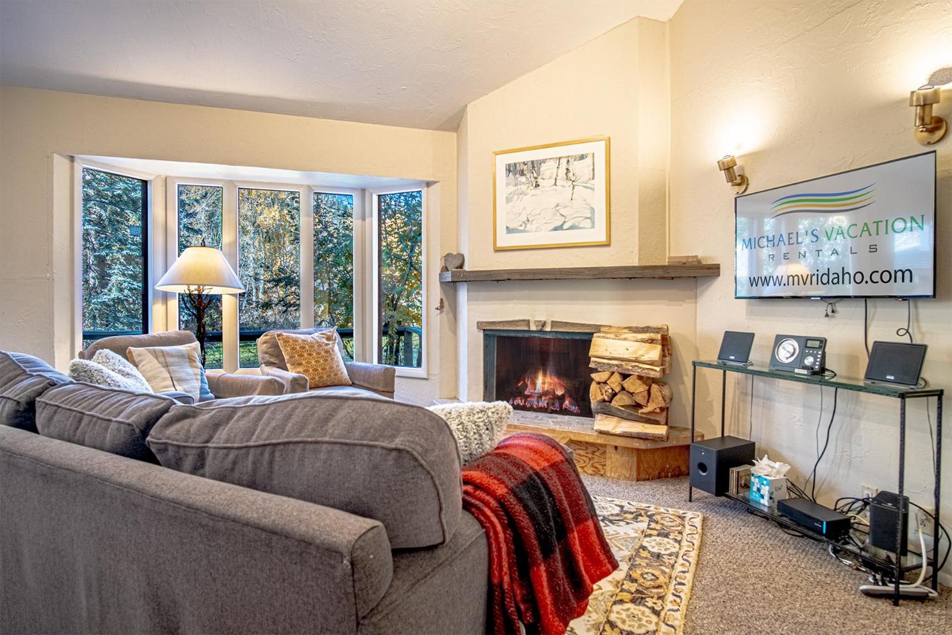 Bigwood Bliss - 3BD Riverfront Home