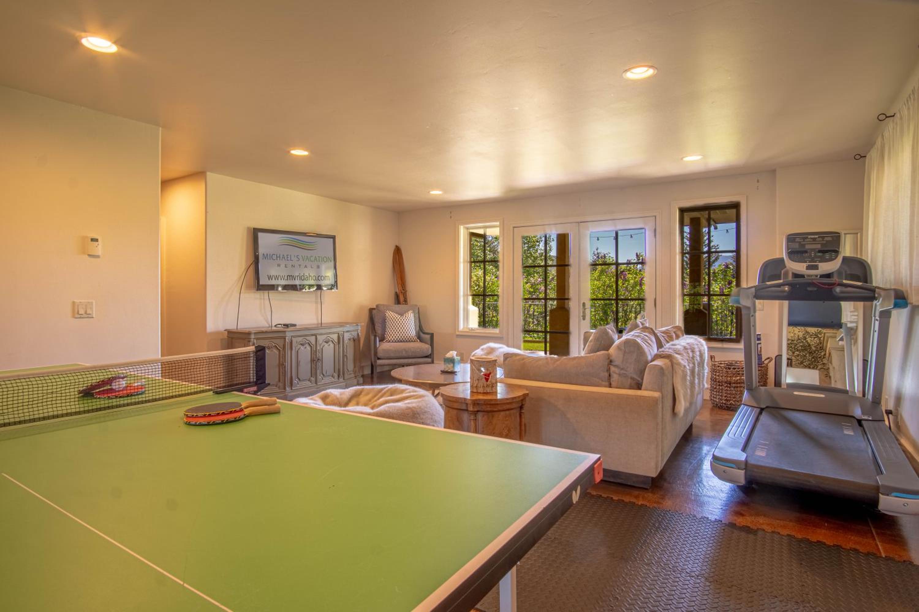 Chateau Du Soleil- Luxury Home near Ski Lifts & Downtown Ketchum!