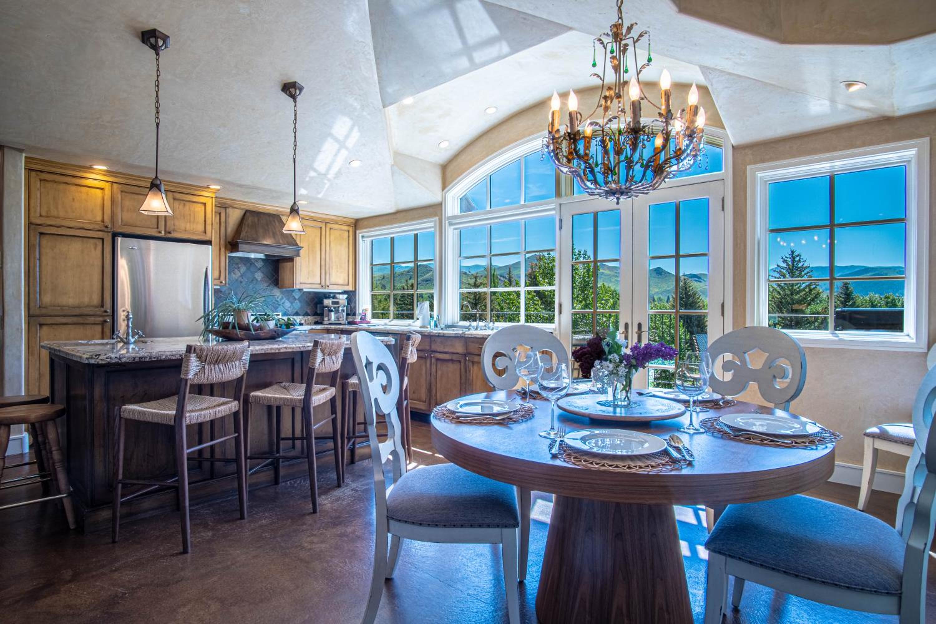 Chateau Du Soleil- Luxury Home near Ski Lifts & Downtown Ketchum!