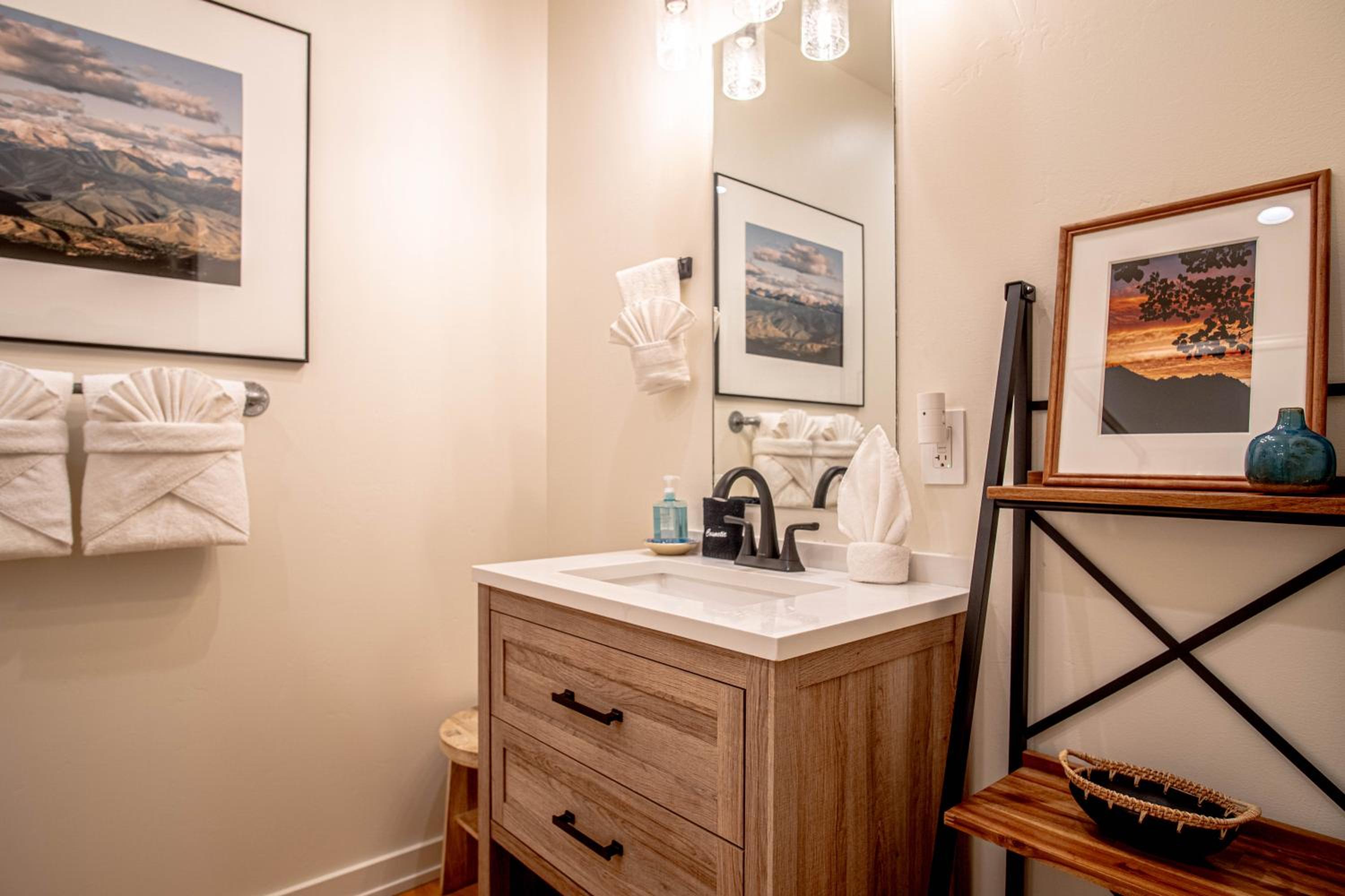 2BD, 2BA Ketchum Condo – Newly Remodeled & Central