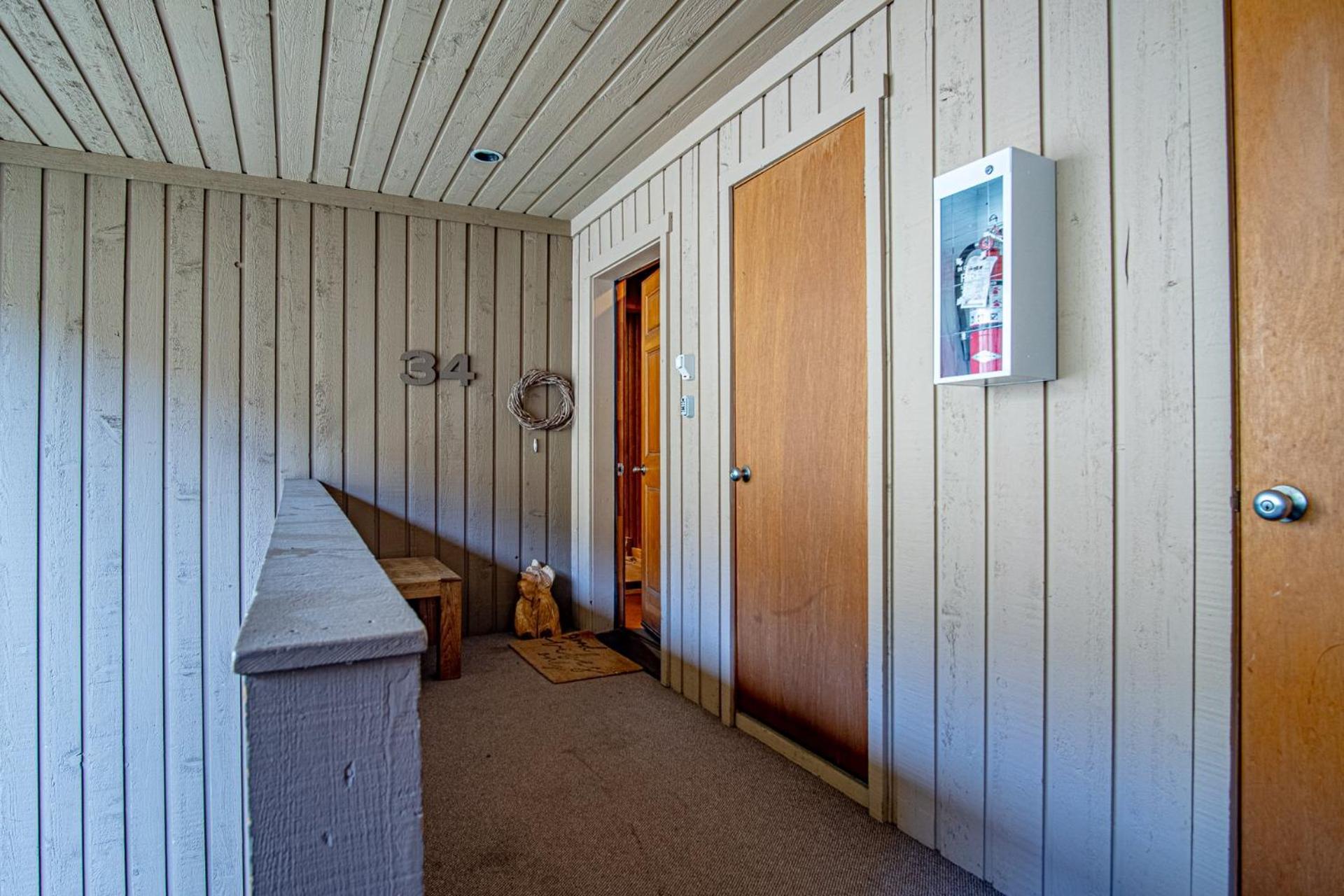 Sawtooth Ski Condo - Hot Tub + Walk to Ski Slopes!