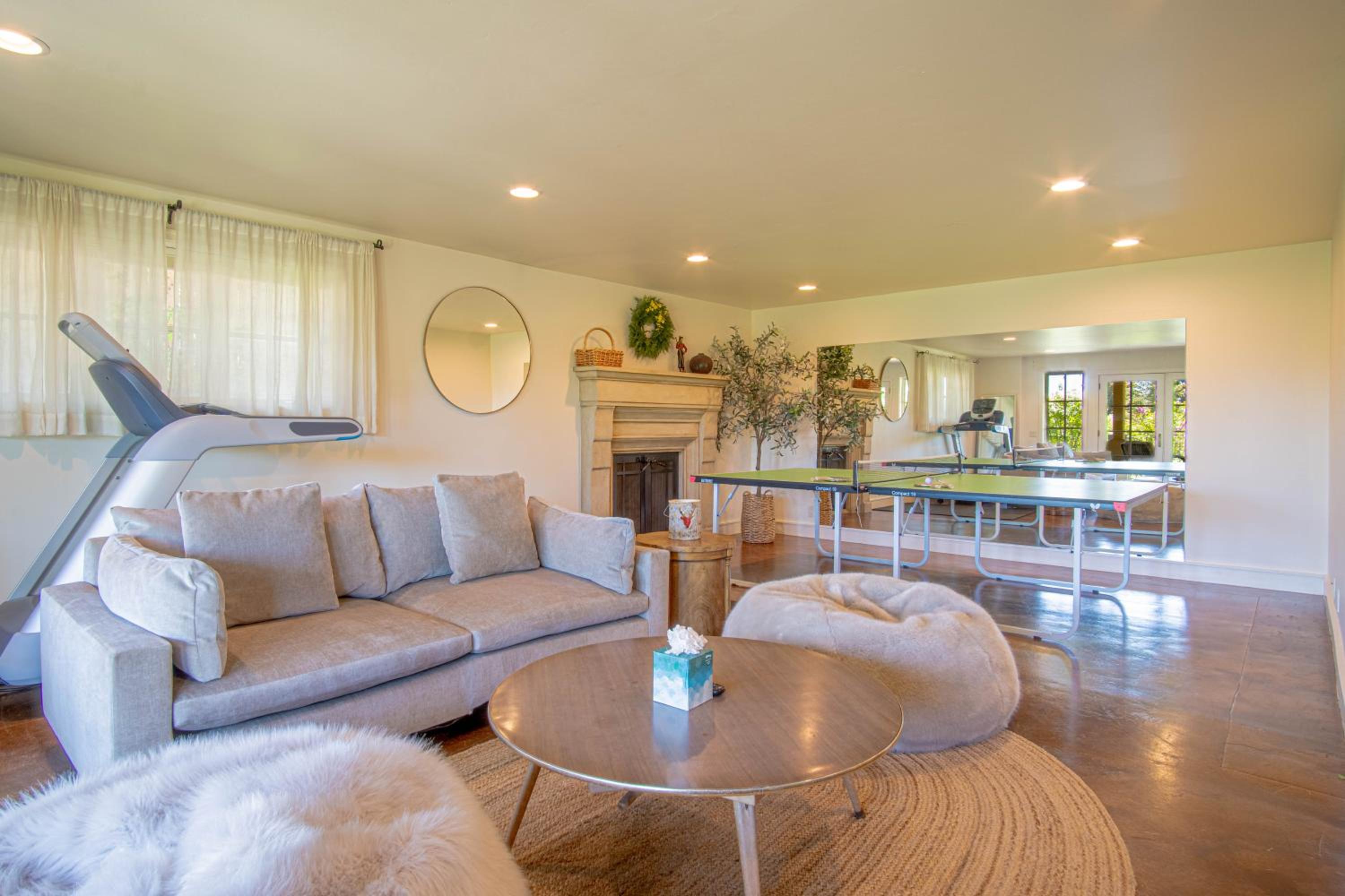 Chateau Du Soleil- Luxury Home near Ski Lifts & Downtown Ketchum!