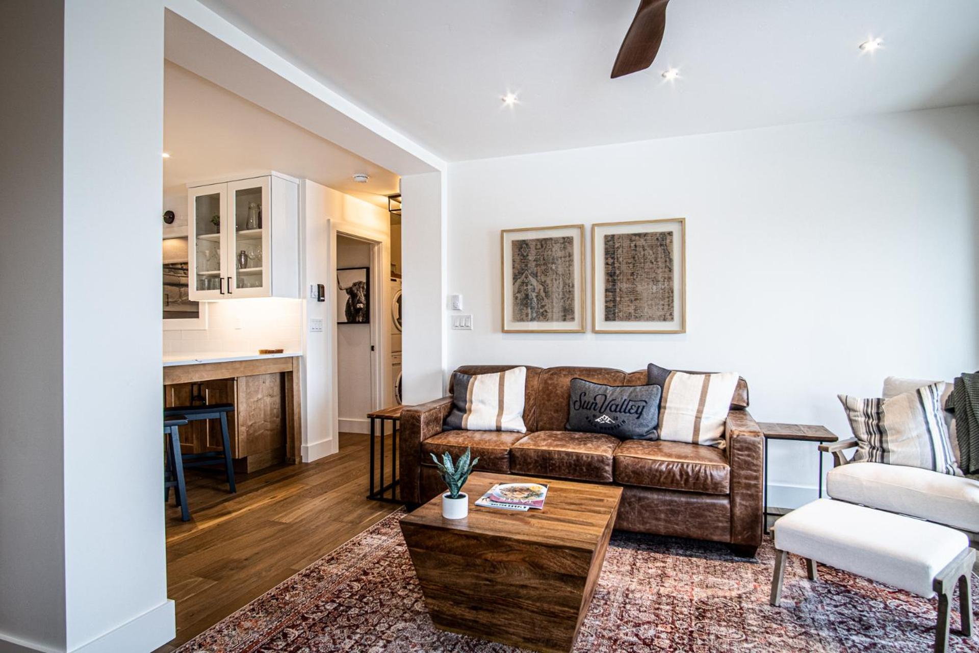 Classy, contemporary, cozy, Sun Valley con with Community & Resort Amenities
