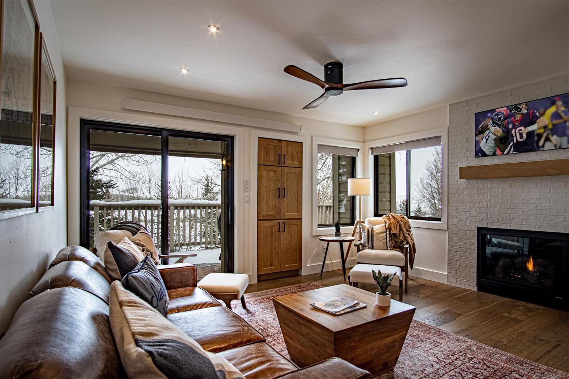 Classy, contemporary, cozy, Sun Valley con with Community & Resort Amenities
