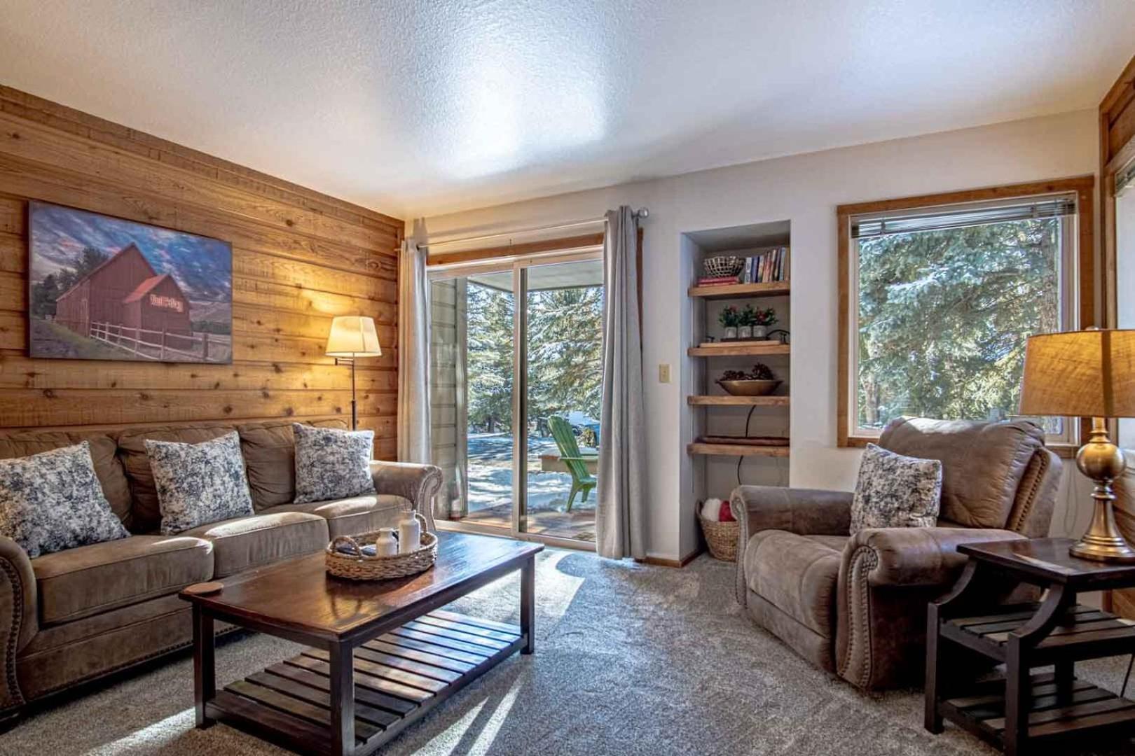 Elkhorn Bluff Condo + Complex & Resort Amenities