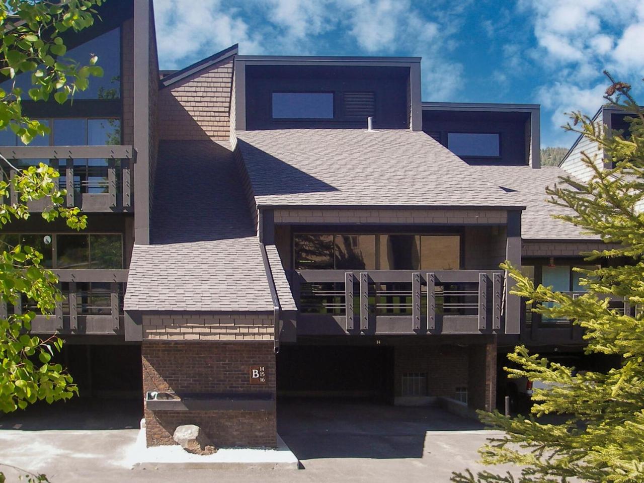 Bigwood B14 - Prime Location + Big Bald Mountain Views!