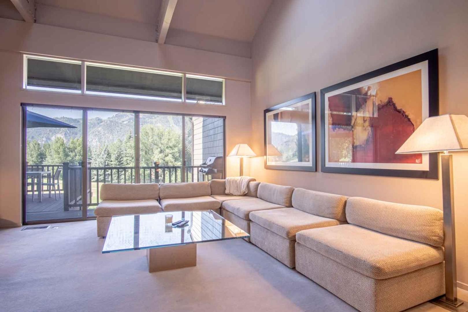 Bigwood B14 - Prime Location + Big Bald Mountain Views!