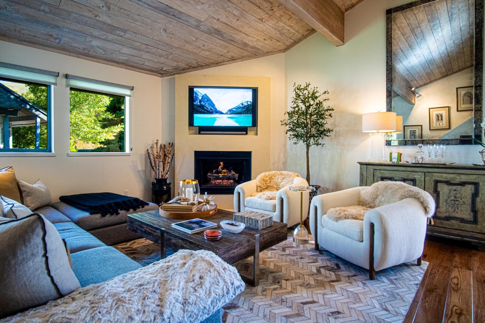 3BD-3BA Ski Chalet - Views + Resort Amenities!