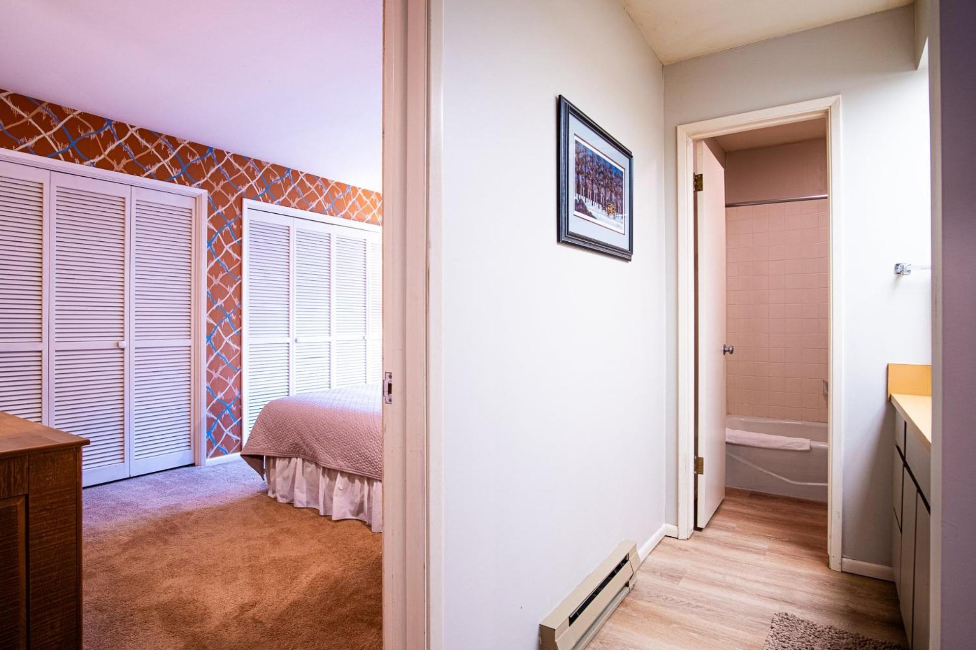 Sawtooth Ski Condo - Hot Tub + Walk to Ski Slopes!