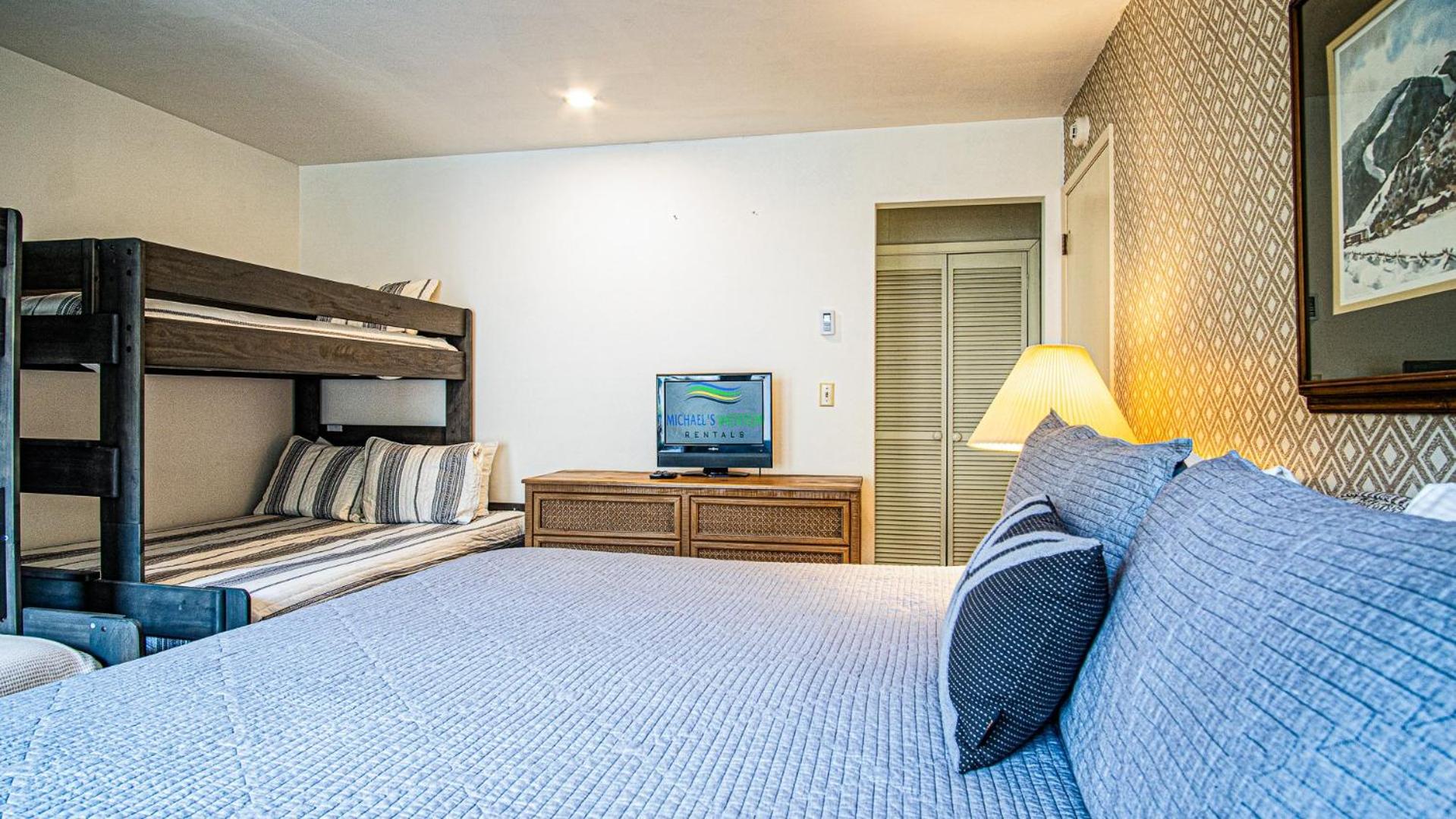 Sawtooth Ski Condo - Hot Tub + Walk to Ski Slopes!