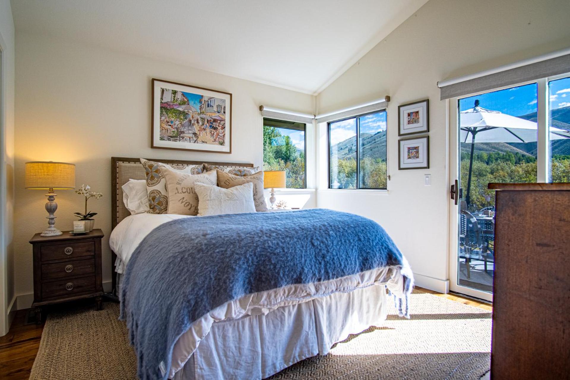 3BD-3BA Ski Chalet - Views + Resort Amenities!