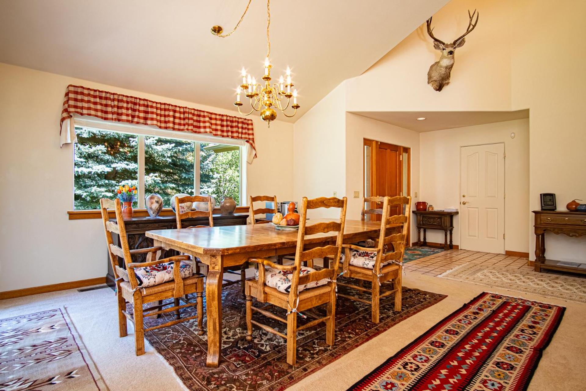 Sunflower Lane - 4BD Sun Valley Retreat + Resort Amenities