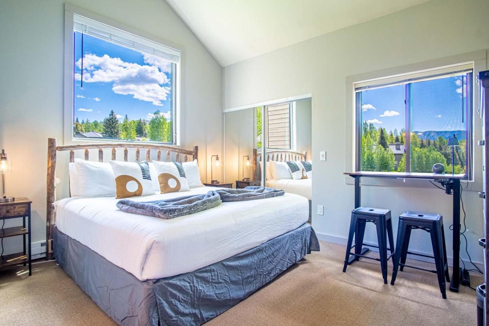Modern Golf View Condo + Resort Amenities