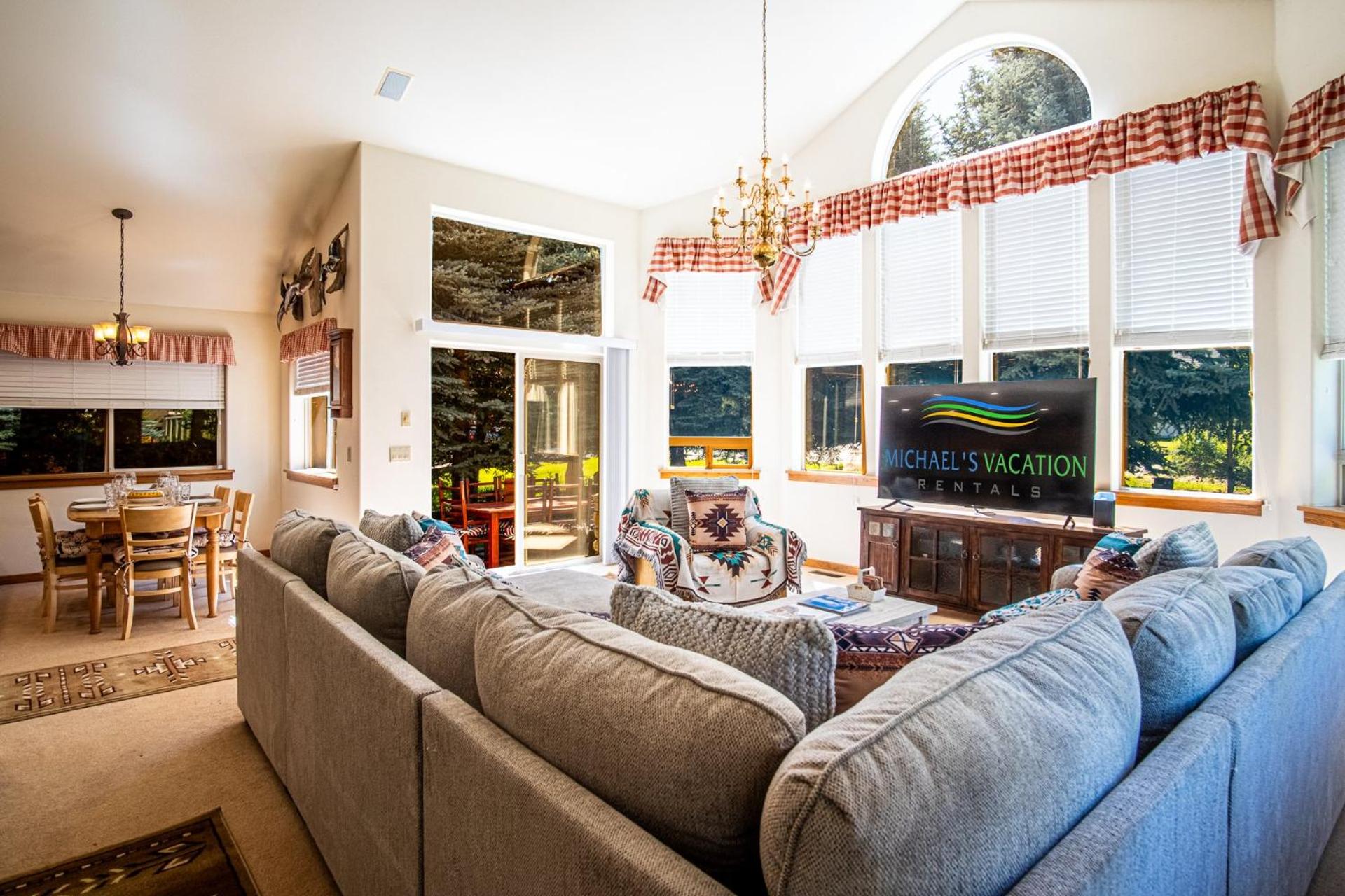 Sunflower Lane - 4BD Sun Valley Retreat + Resort Amenities