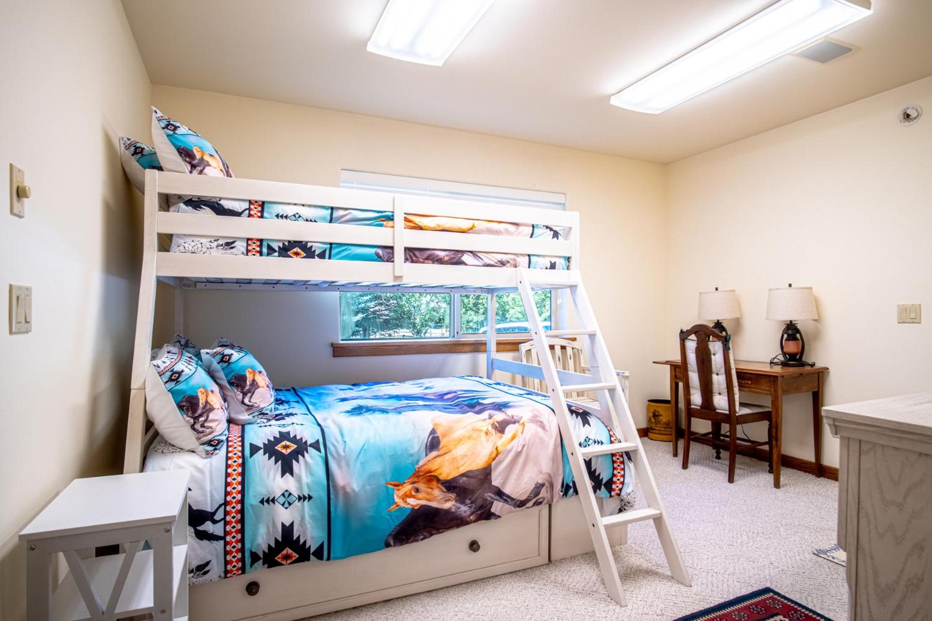 Sunflower Lane - 4BD Sun Valley Retreat + Resort Amenities