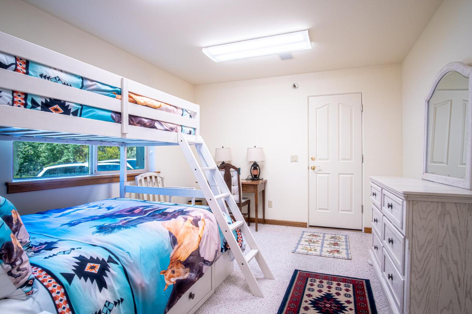 Sunflower Lane - 4BD Sun Valley Retreat + Resort Amenities