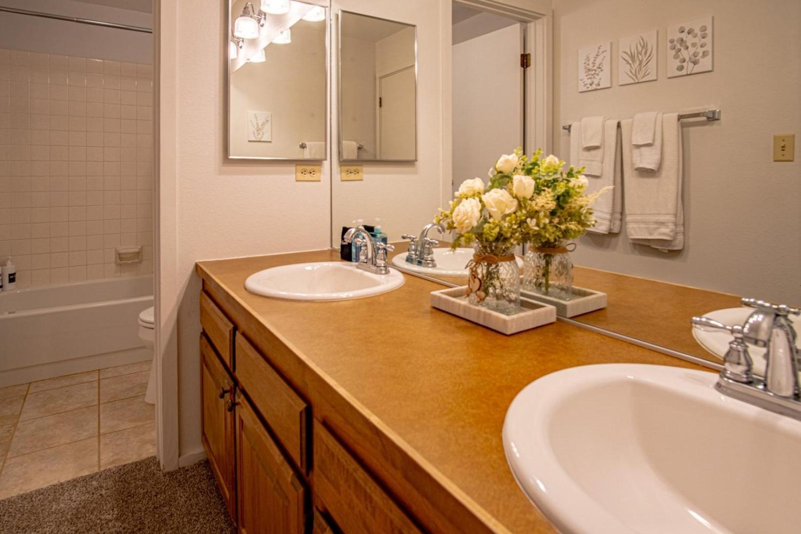 Elkhorn Bluff Condo + Complex & Resort Amenities
