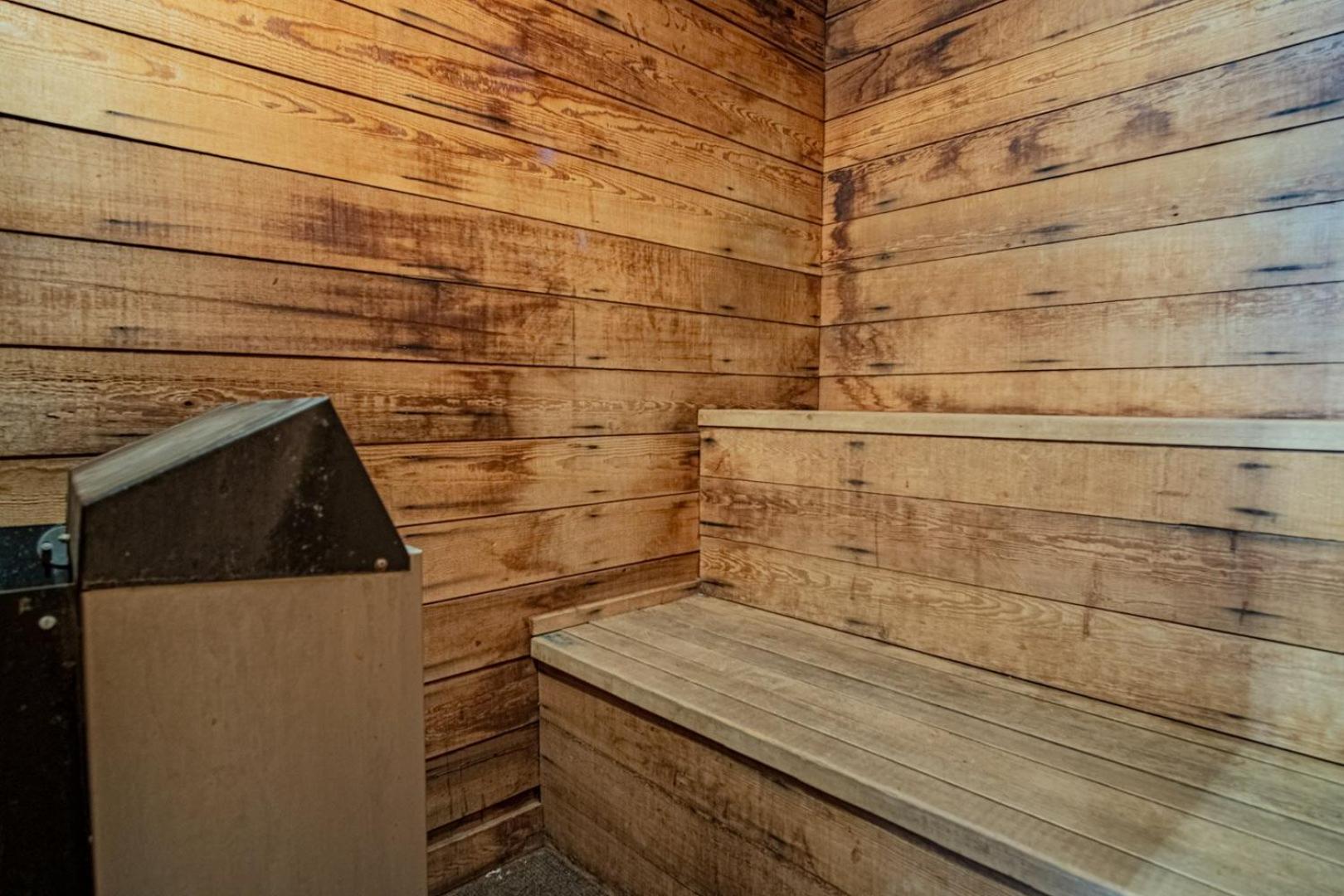 Sawtooth Ski Condo - Hot Tub + Walk to Ski Slopes!