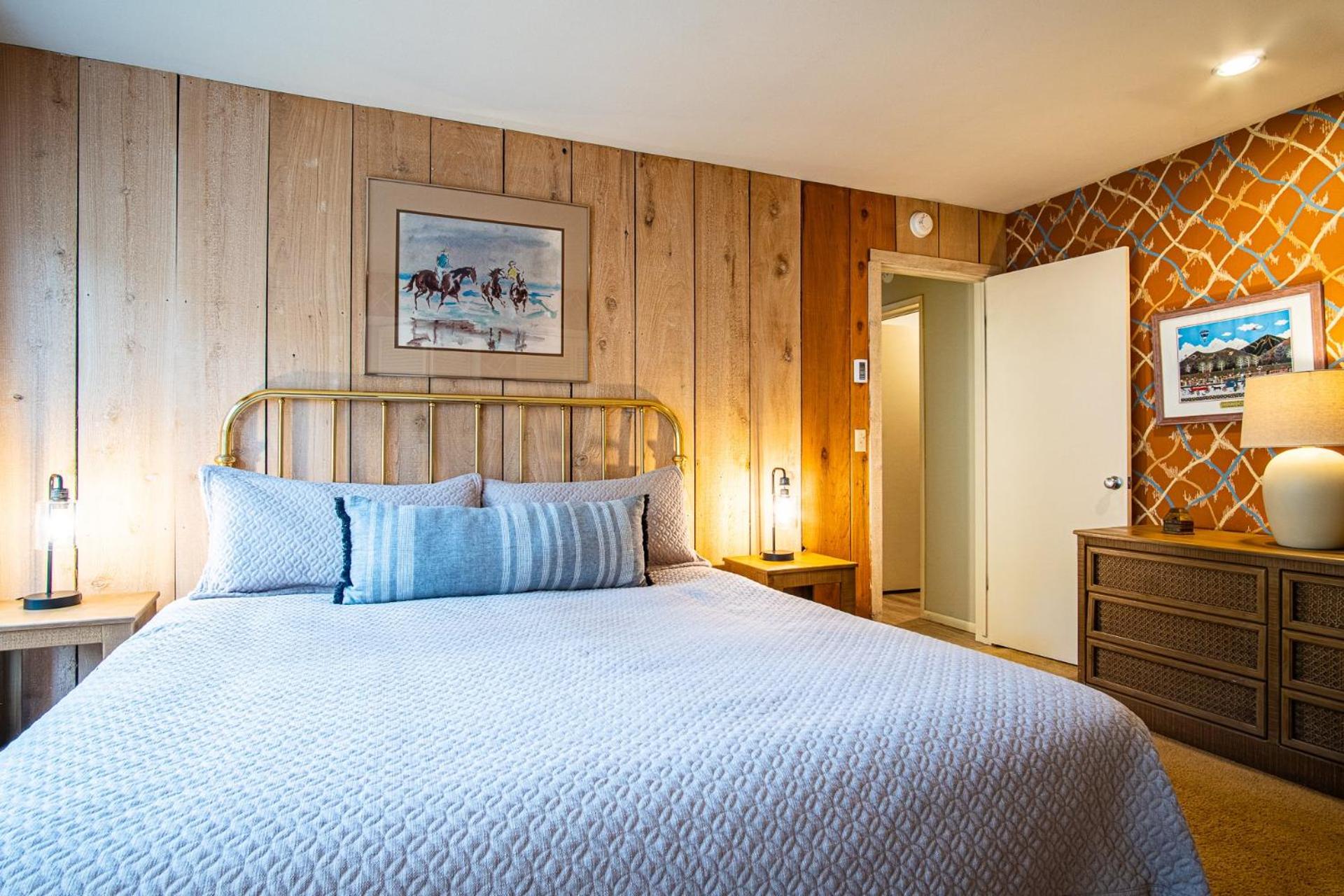 Sawtooth Ski Condo - Hot Tub + Walk to Ski Slopes!