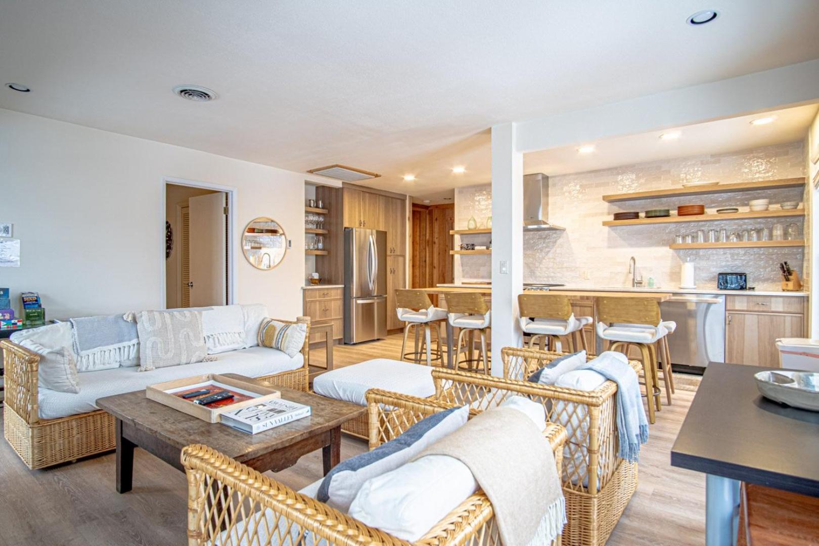 Sawtooth Ski Condo - Hot Tub + Walk to Ski Slopes!