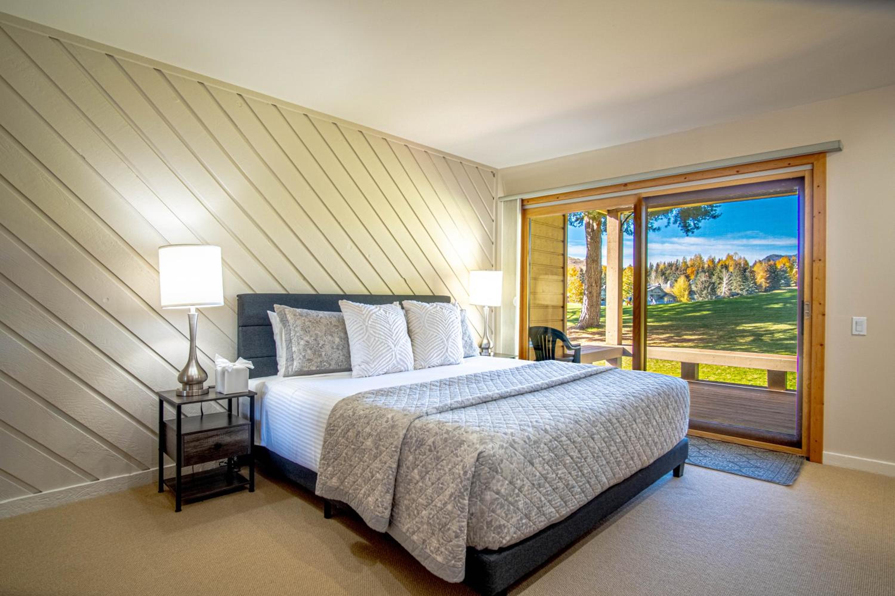Ridge Condo - Luxury Condo with Resort Amenities