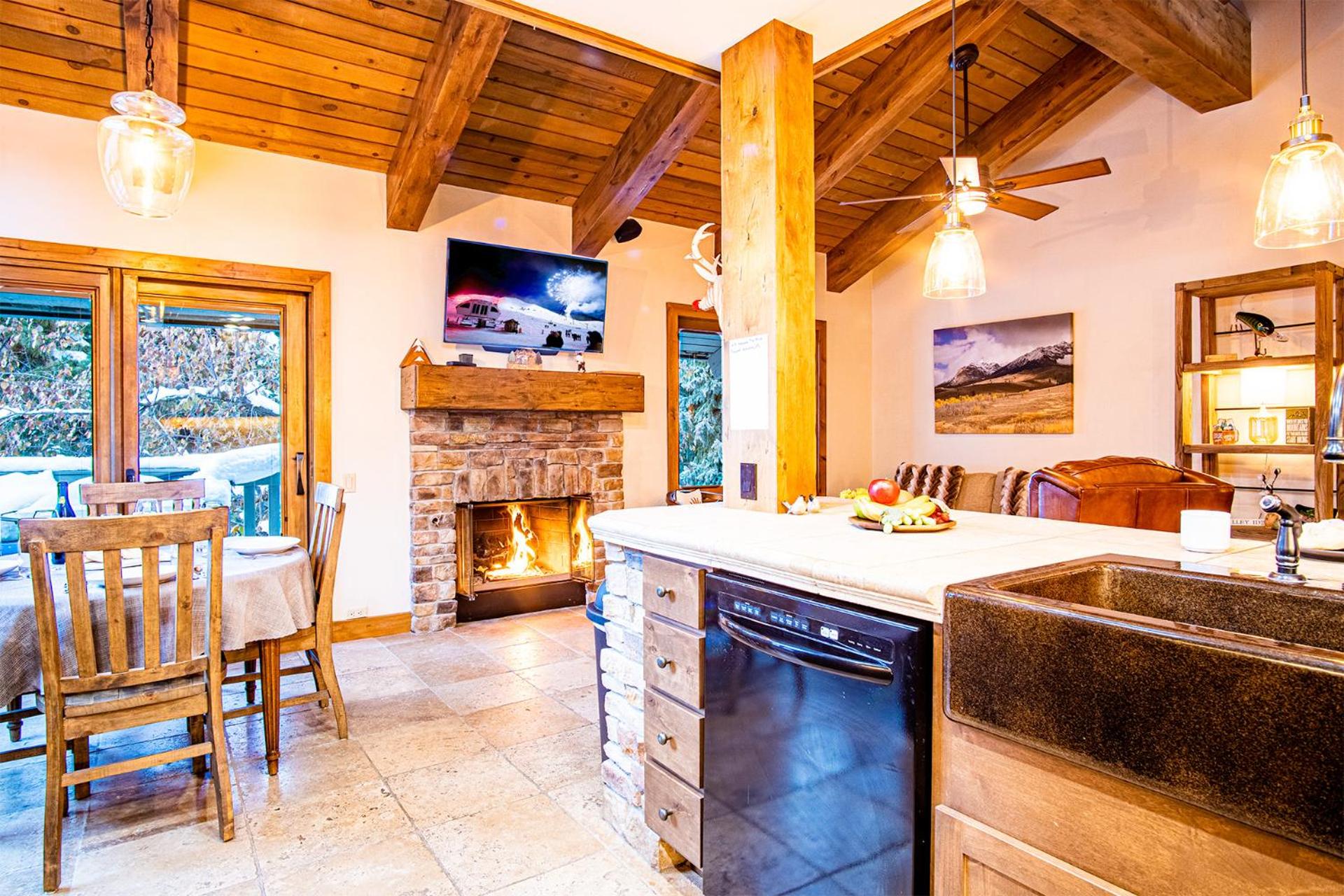 SV154 - Walk to Lifts & Town - Hot Tub & Pool