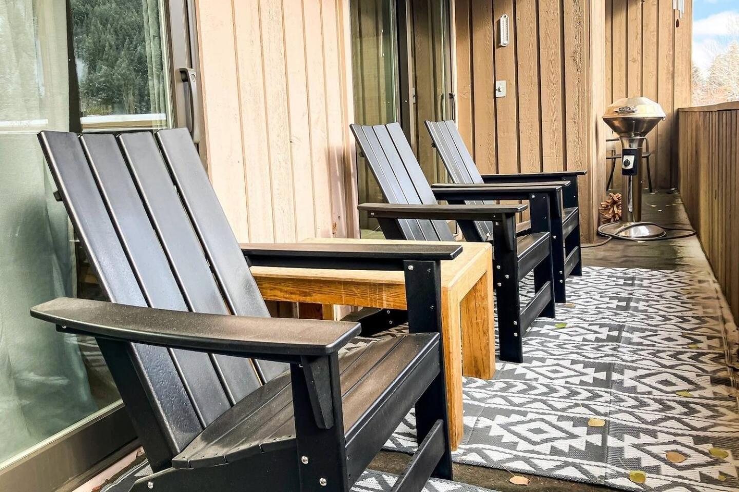 Sawtooth Ski Condo - Hot Tub + Walk to Ski Slopes!