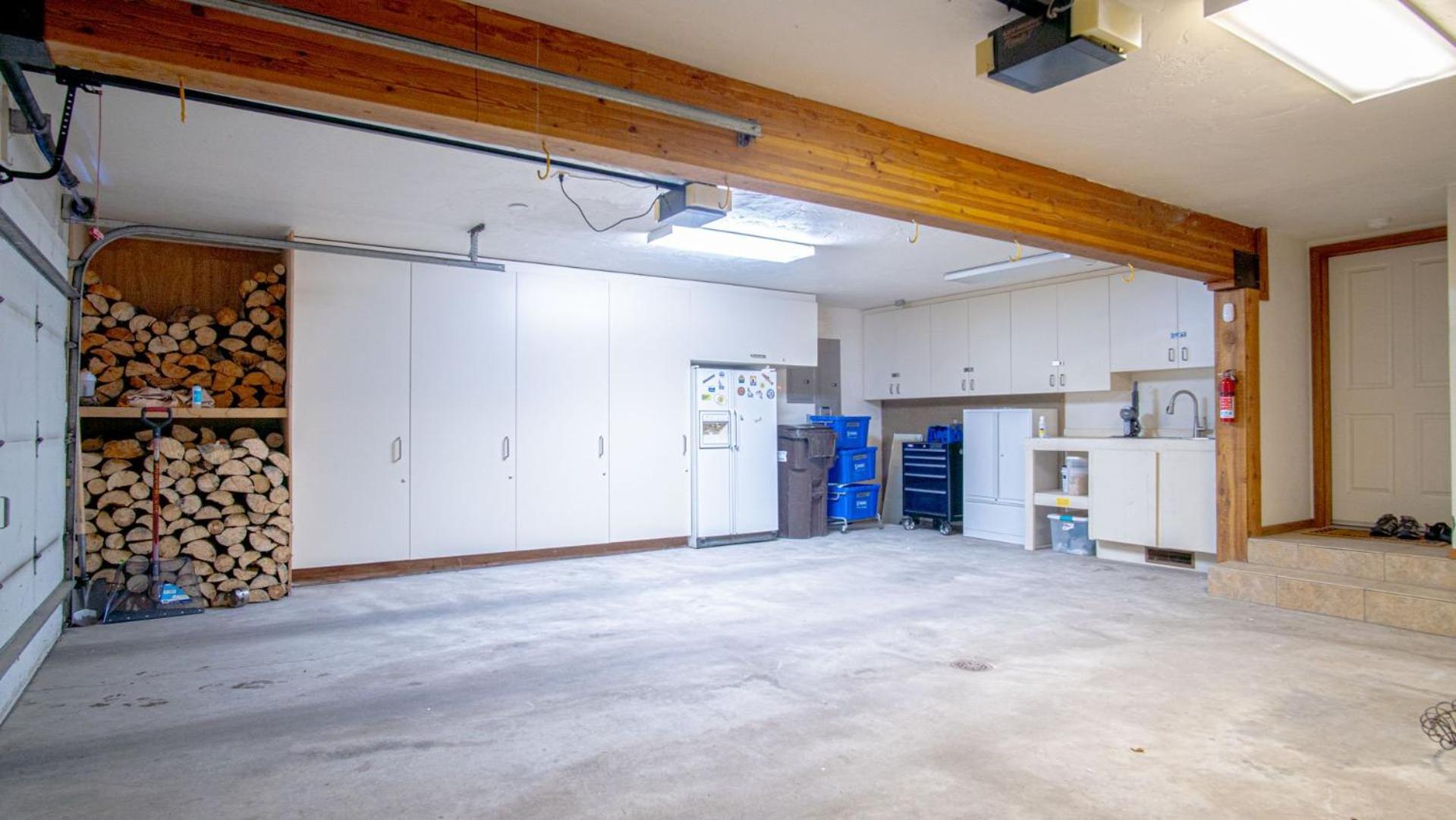 River House - 4BD Riverfront, Hot Tub, Near SV Ski Lifts!
